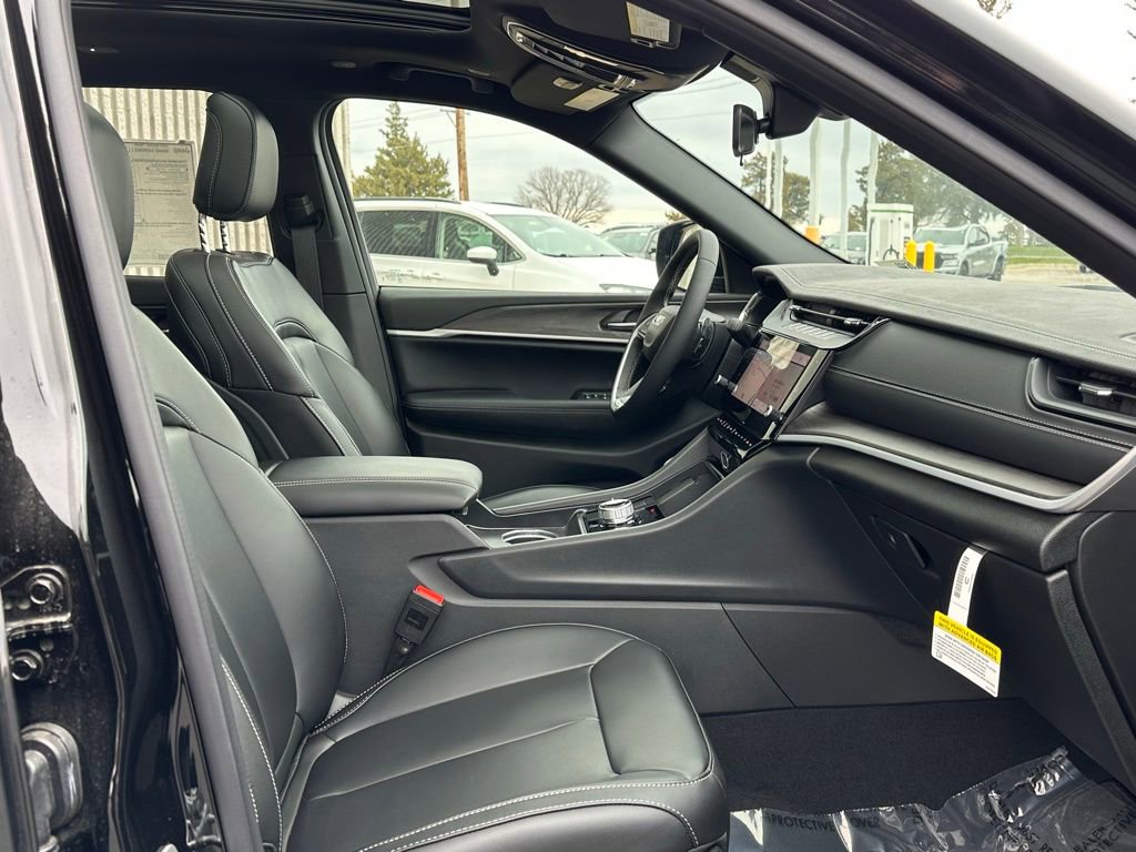 New 2026 Jeep Grand Cherokee L Limited w/ Limited Altitude Package AWD/4WD image 22