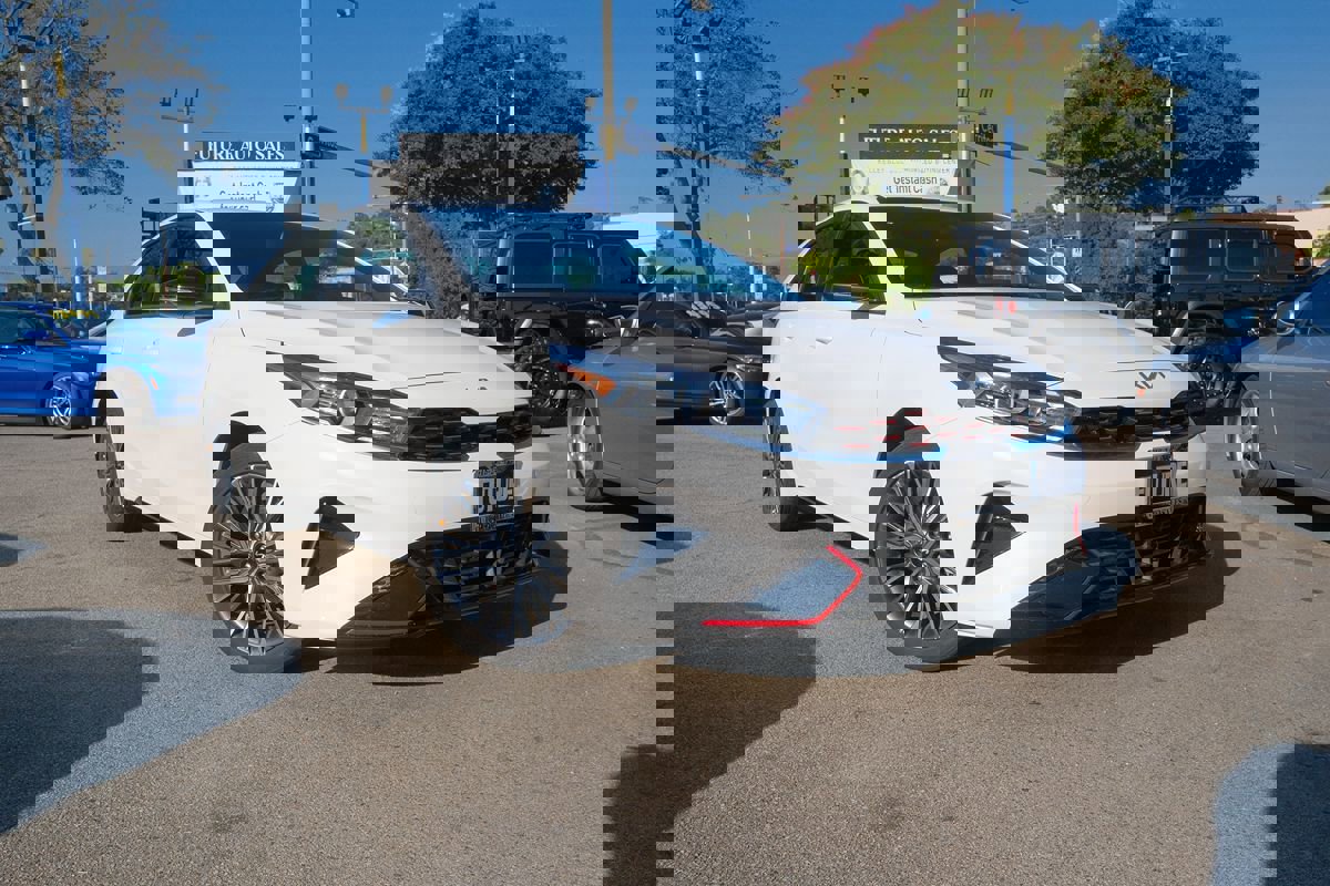 Used 2023 Kia Forte GT-Line image 3