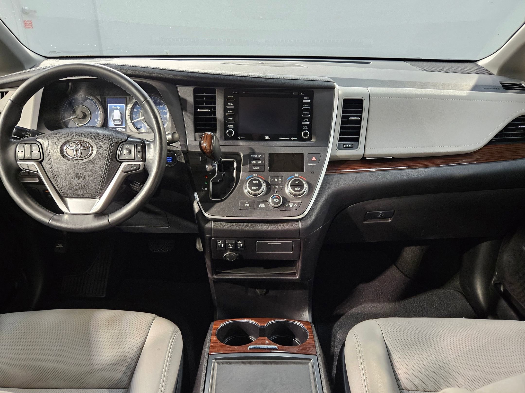 Used 2018 Toyota Sienna Limited image 10