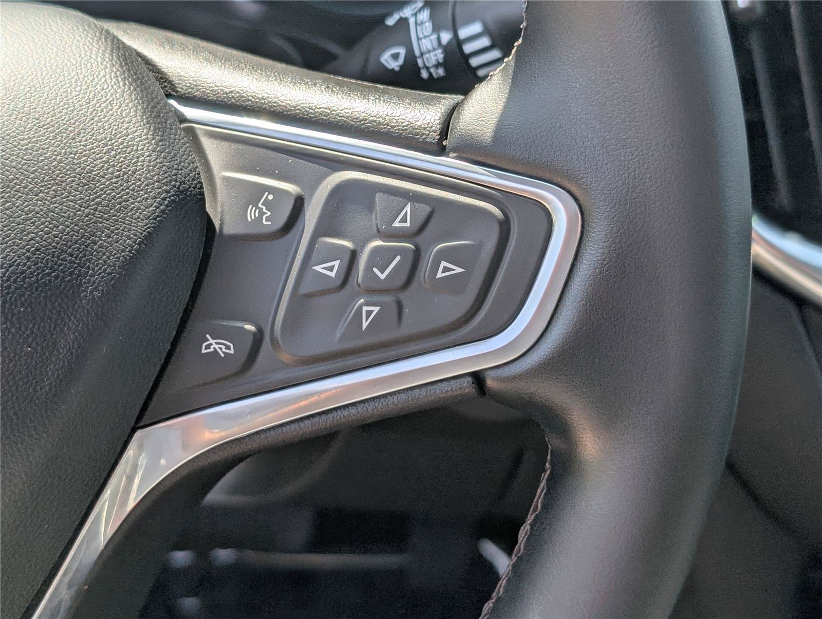 Used 2023 Chevrolet Equinox LT AWD/4WD image 26