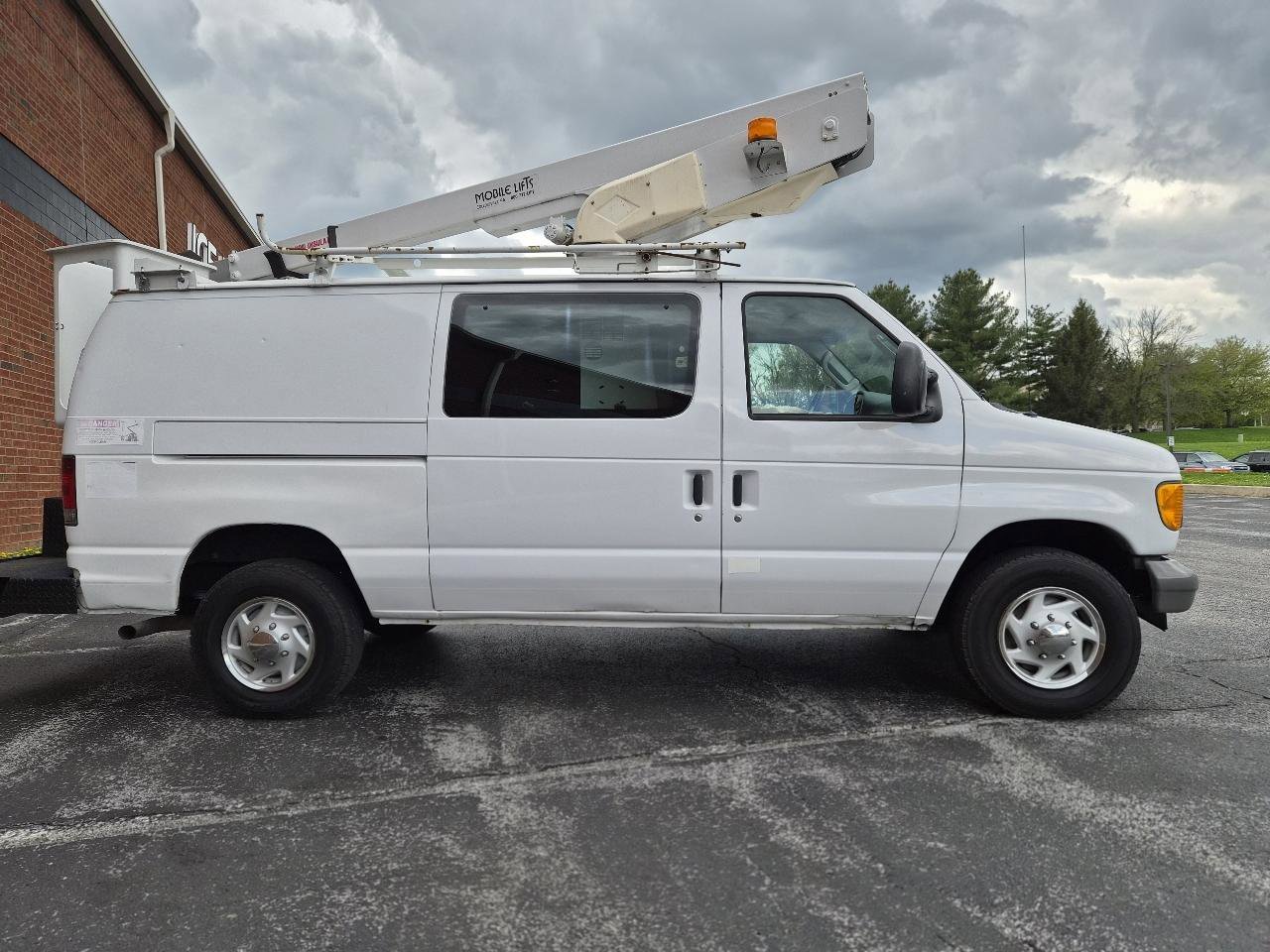 Used 2007 Ford E-350 and Econoline 350 Super Duty RWD image 4
