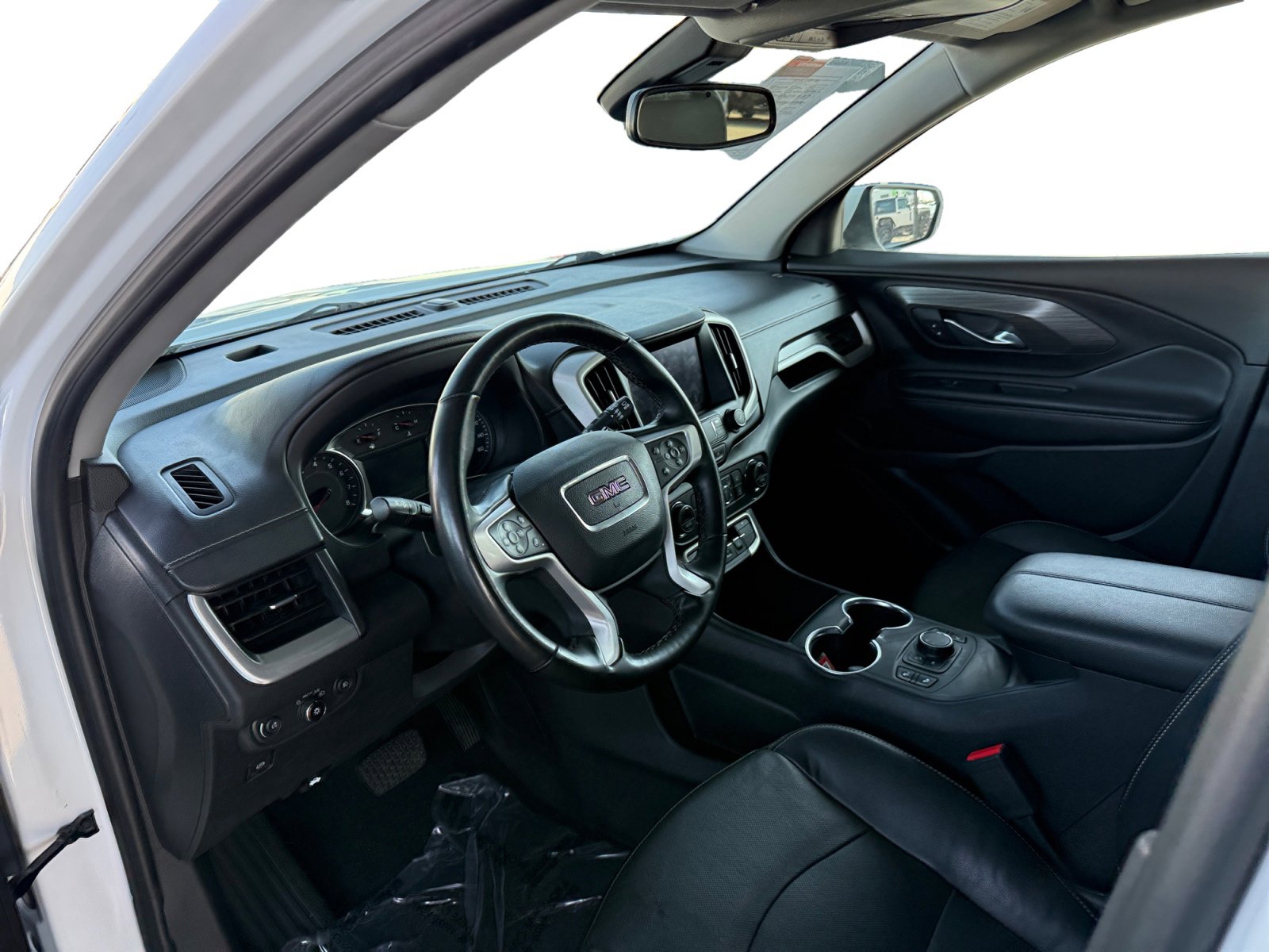 Used 2023 GMC Terrain SLT image 9