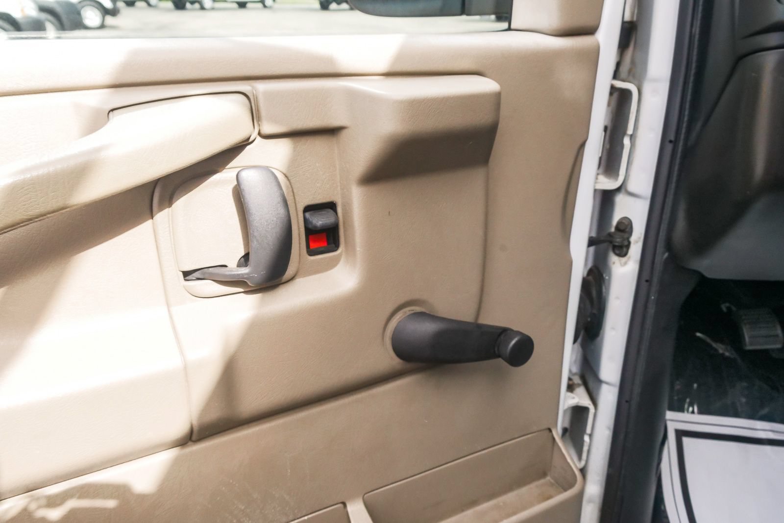 Used 2007 Chevrolet Express 2500 RWD image 16