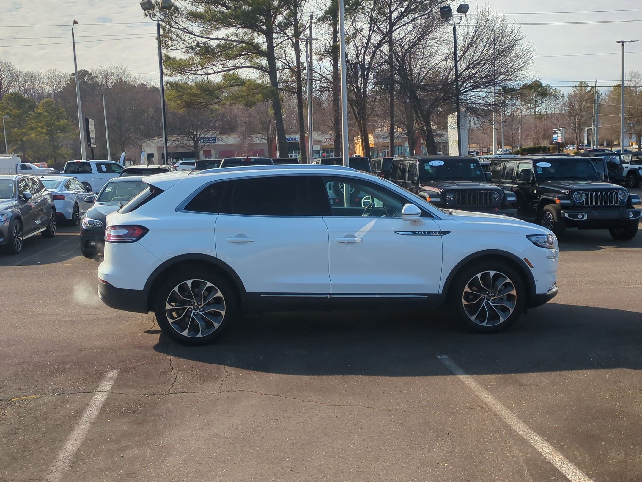 Used 2021 Lincoln Nautilus Reserve w/ Equipment Group 201A image 4