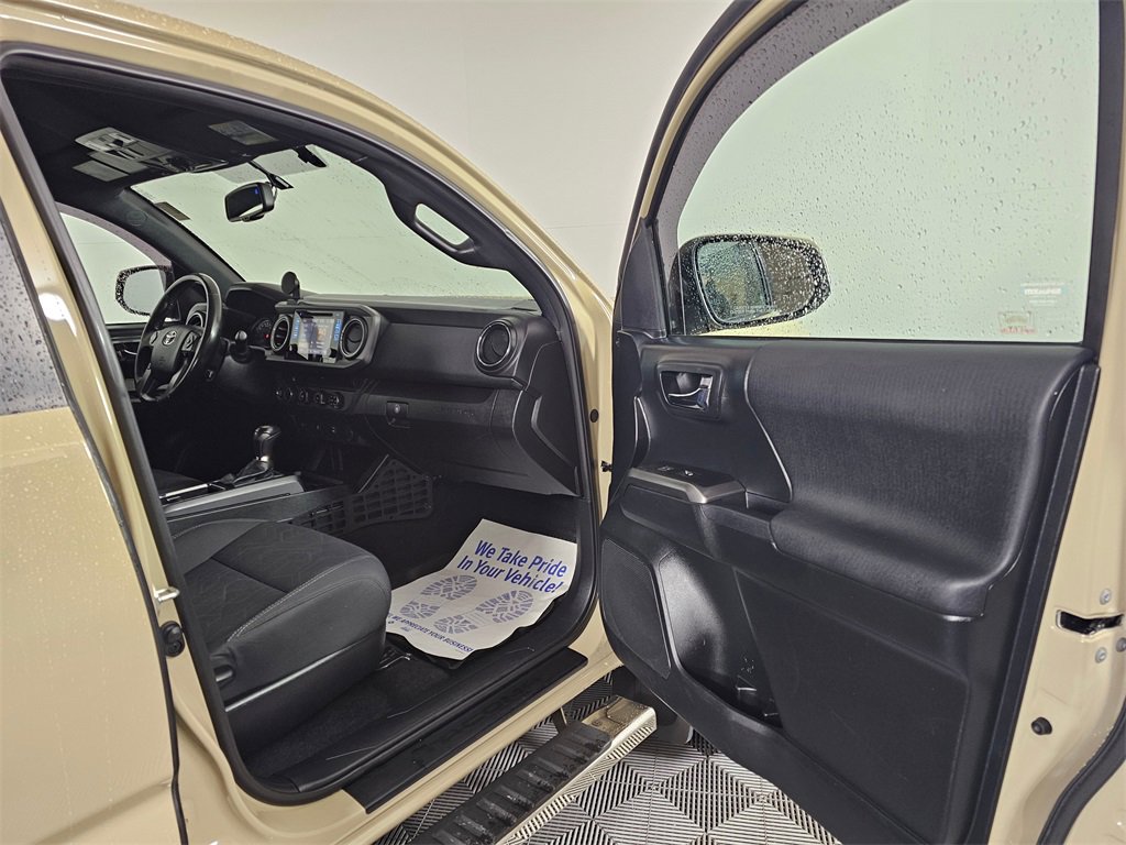 Used 2016 Toyota Tacoma TRD Off-Road image 13