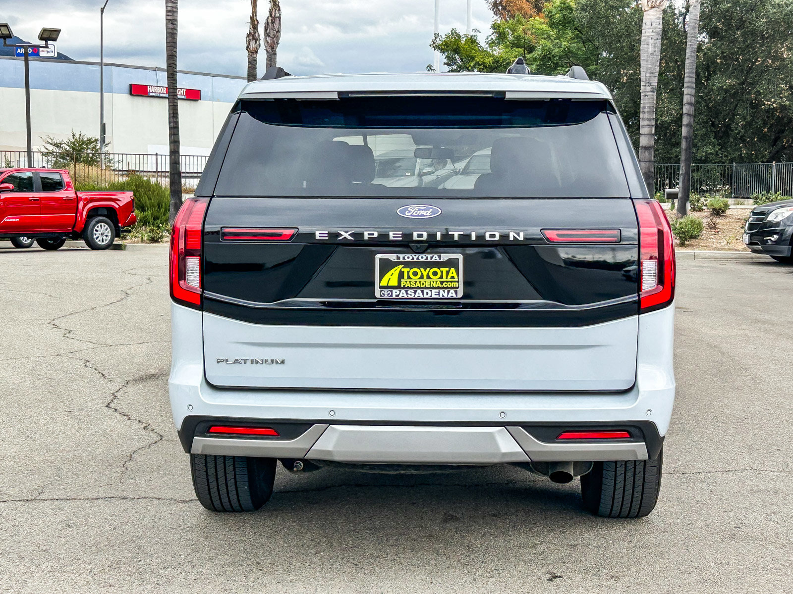 Used 2025 Ford Expedition Platinum AWD/4WD image 7