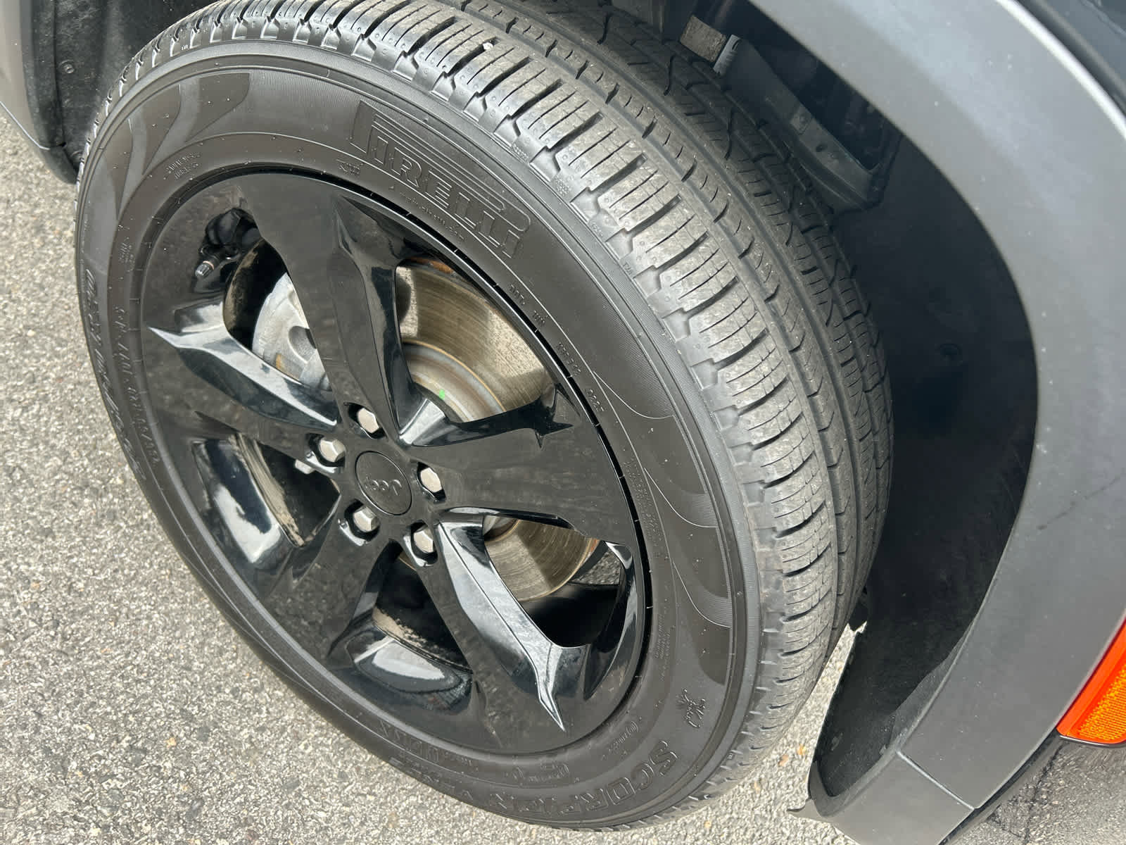 Used 2025 Jeep Grand Cherokee L Limited w/ Black Appearance Package image 15