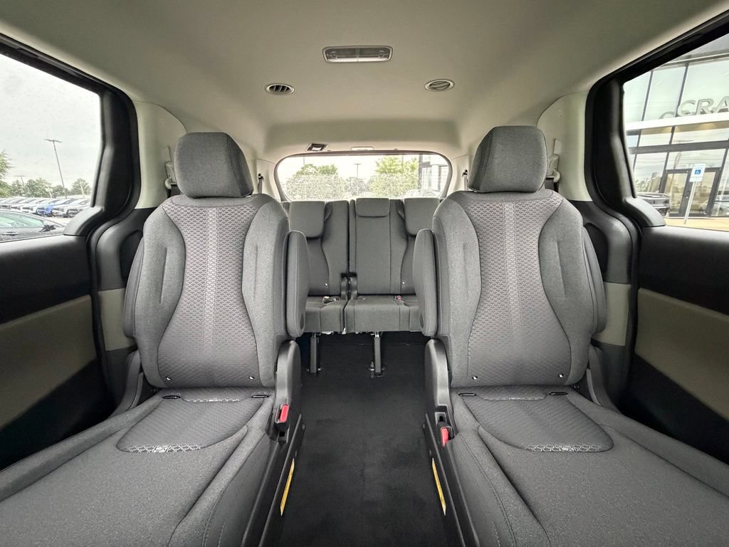 New 2026 Kia Carnival LX FWD image 25