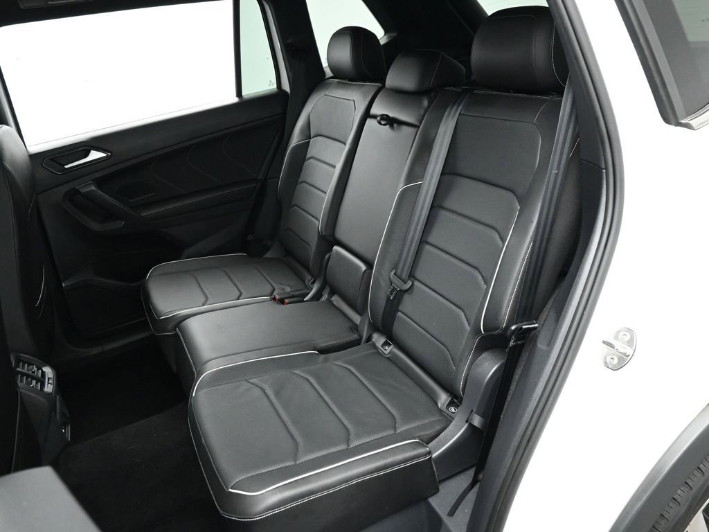 Used 2022 Volkswagen Tiguan SEL R-Line image 16