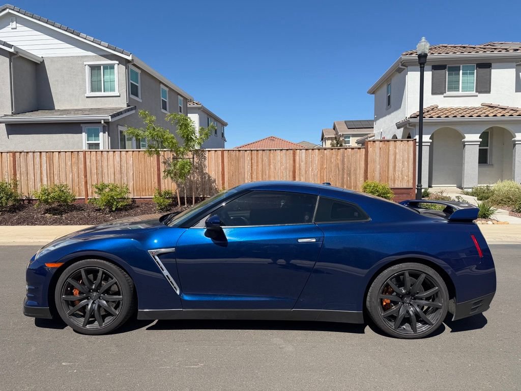 Used 2015 Nissan GT-R Premium AWD/4WD image 16