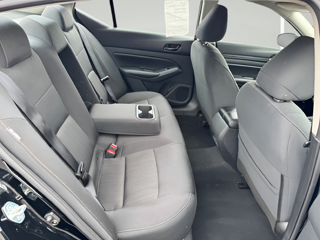 Used 2024 Nissan Altima 2.5 SV AWD/4WD image 30