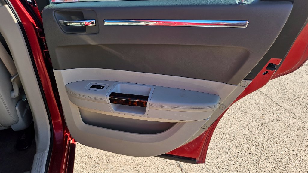Used 2009 Chrysler 300 C RWD image 20