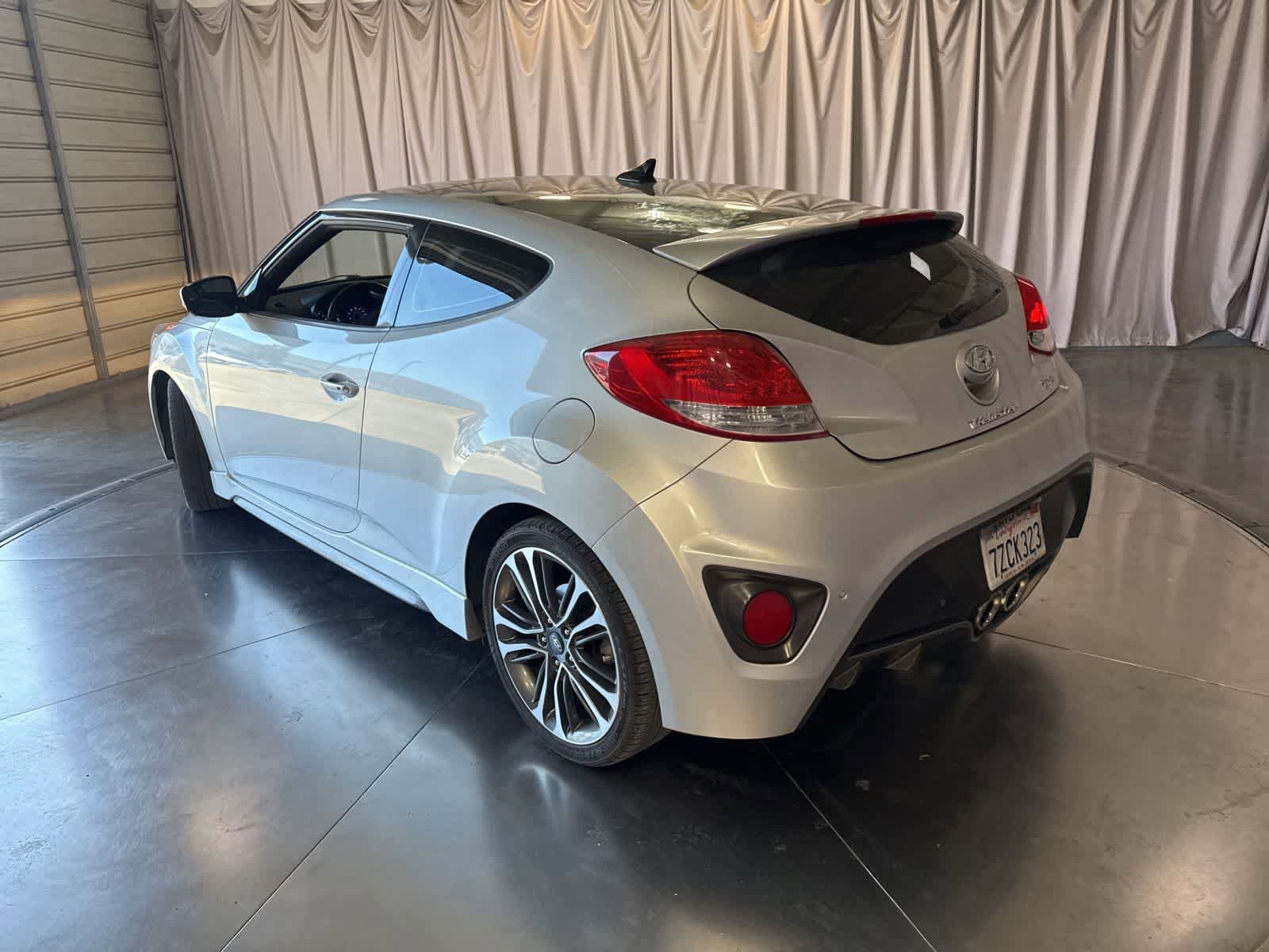 Used 2016 Hyundai Veloster Turbo w/ Option Group 04 FWD image 7
