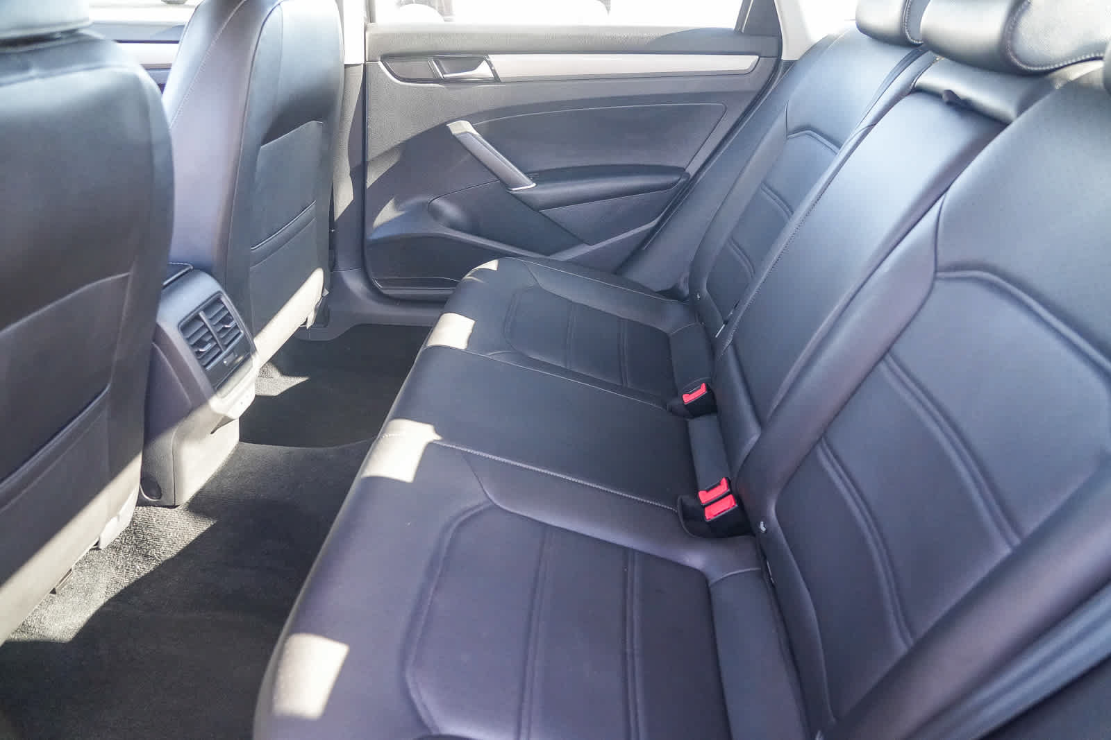 Used 2020 Volkswagen Passat 2.0T SE FWD image 19