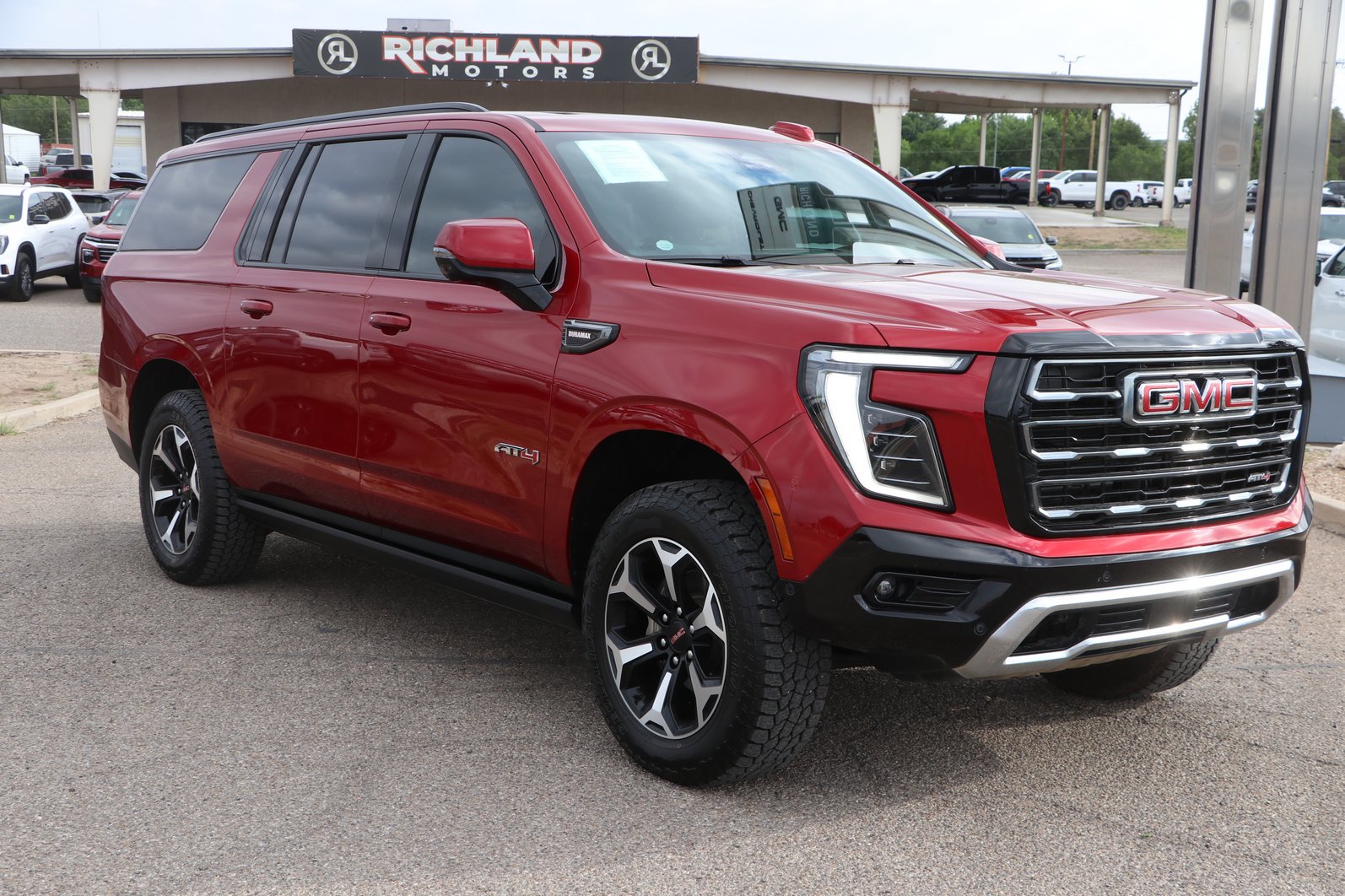 Used 2025 GMC Yukon XL AT4 w/ AT4 Premium Plus Package AWD/4WD image 1