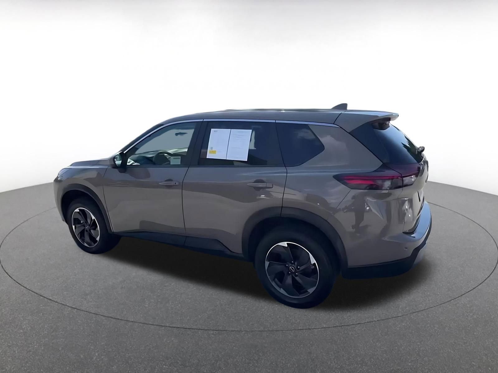 Used 2025 Nissan Rogue SV AWD/4WD image 10