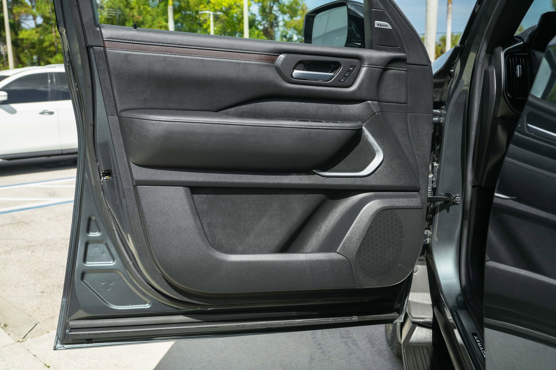 Used 2025 Nissan Armada Platinum image 31