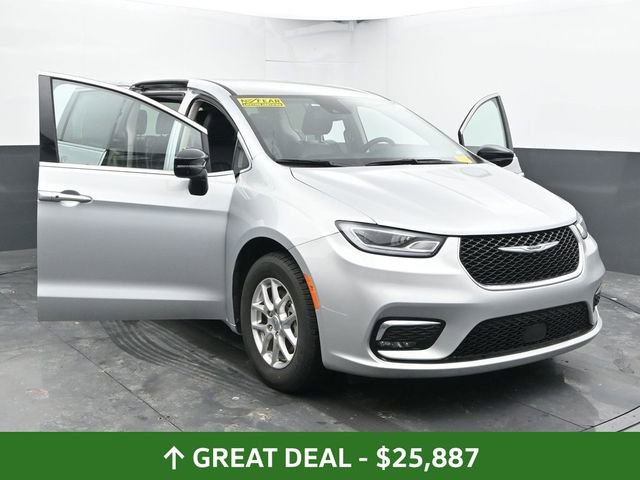 Used 2024 Chrysler Pacifica Touring-L image 54