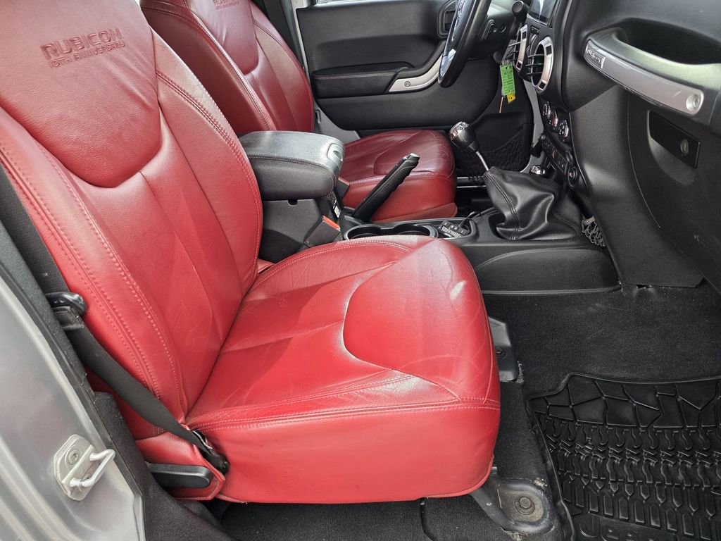 Used 2013 Jeep Wrangler Unlimited Rubicon image 16