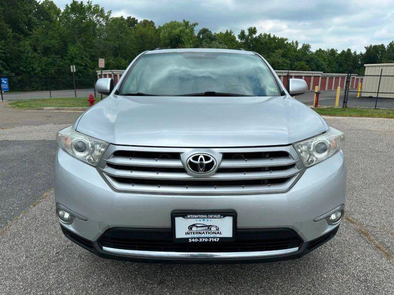 Used 2011 Toyota Highlander 2WD w/ Tech Pkg image 3