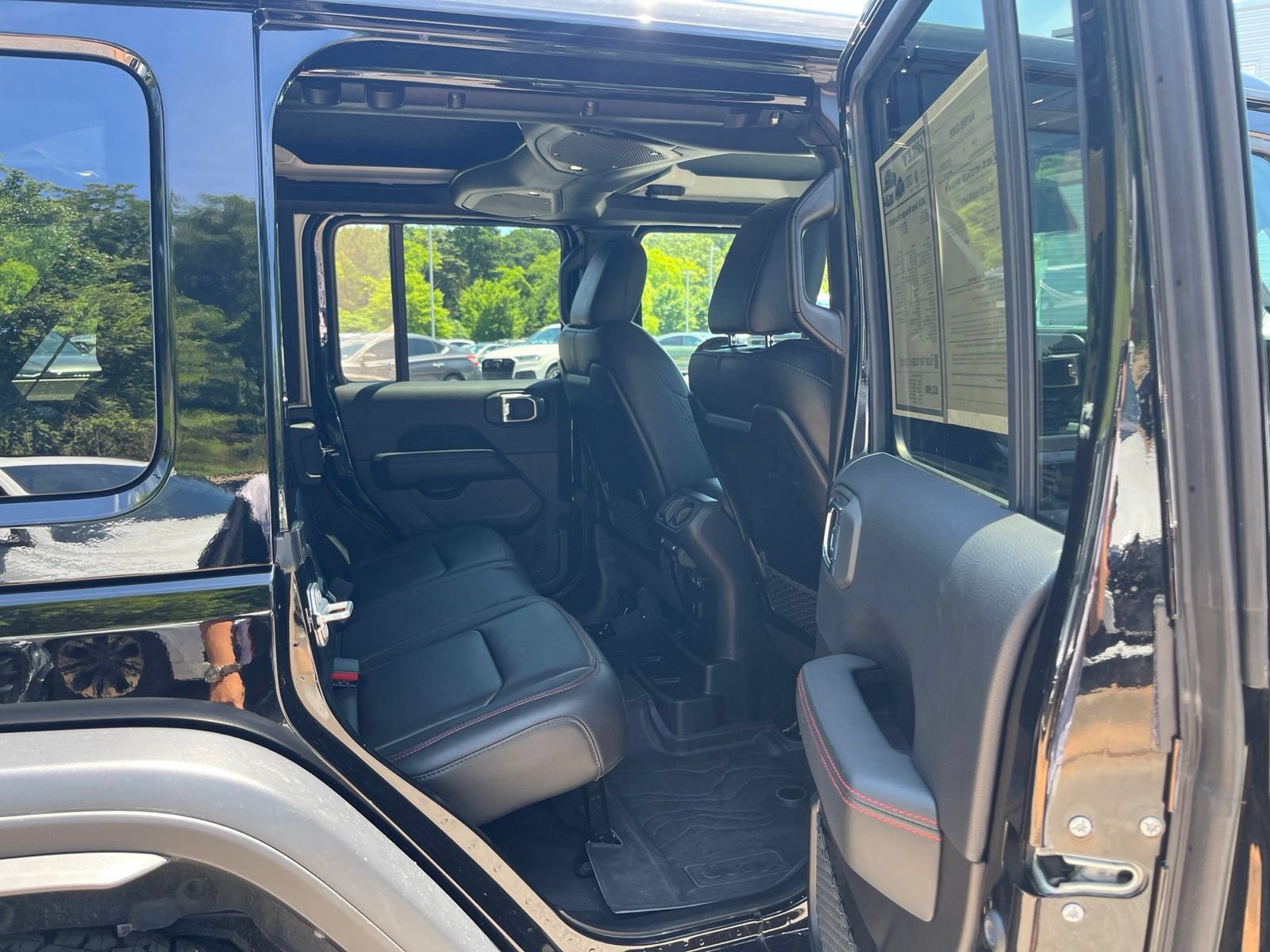 Used 2024 Jeep Wrangler Unlimited Rubicon w/ XTREMEE 35" Tire Package AWD/4WD image 36