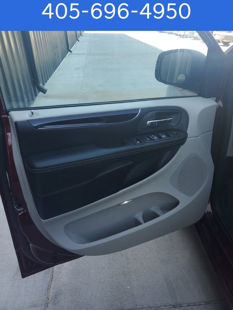 Used 2019 Dodge Grand Caravan SXT image 13