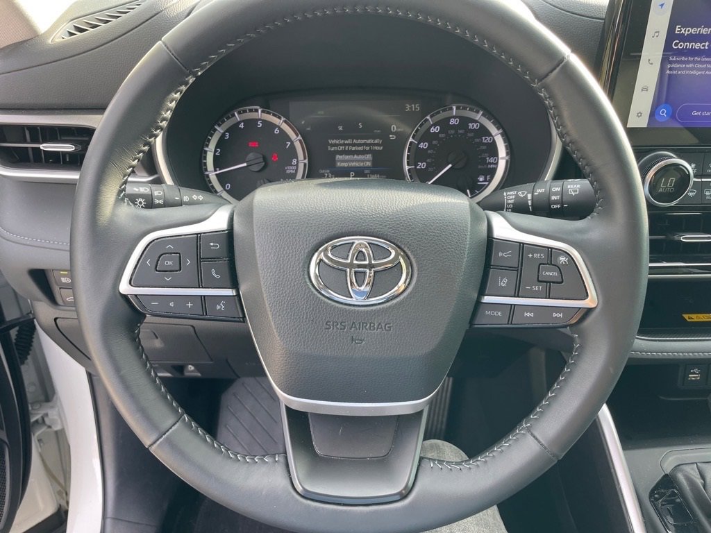 Used 2024 Toyota Highlander XLE image 9