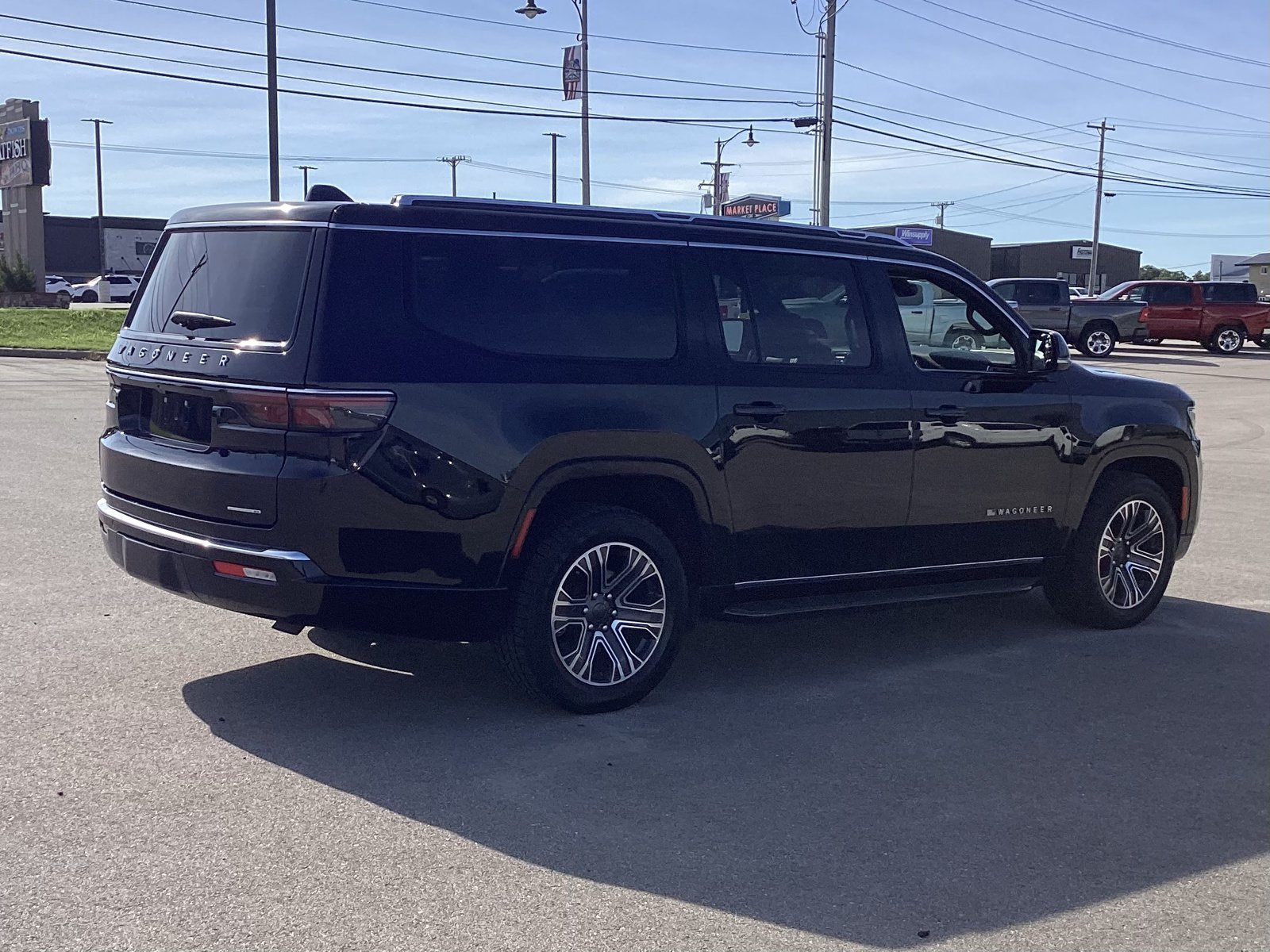 Used 2024 Jeep Wagoneer L Series II w/ Flexible Seating Group AWD/4WD image 5