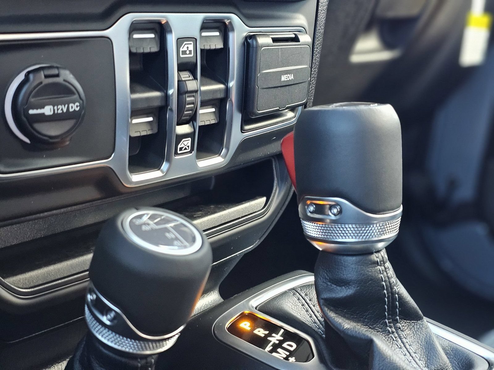 New 2026 Jeep Gladiator Sahara AWD/4WD image 14