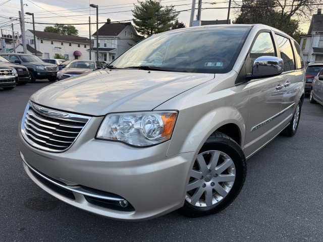 Used 2012 Chrysler Town & Country Touring-L w/ Entertainment Group #2 FWD image 1