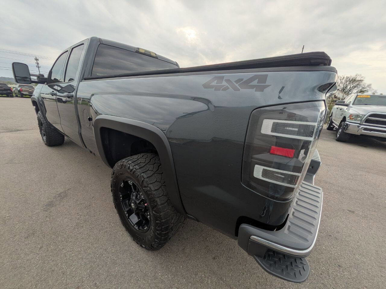 Used 2018 Chevrolet Silverado 1500 LT image 3