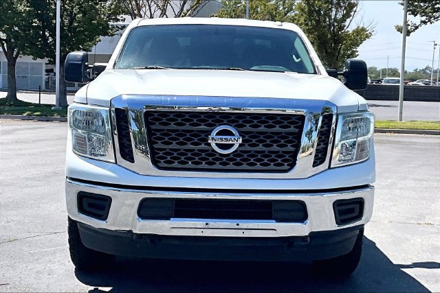 Used 2017 Nissan Titan SV RWD image 3