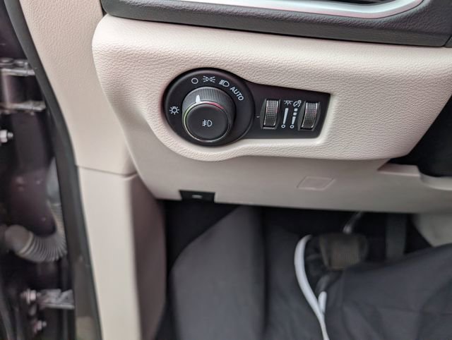 Used 2022 Chrysler Pacifica Touring-L FWD image 15