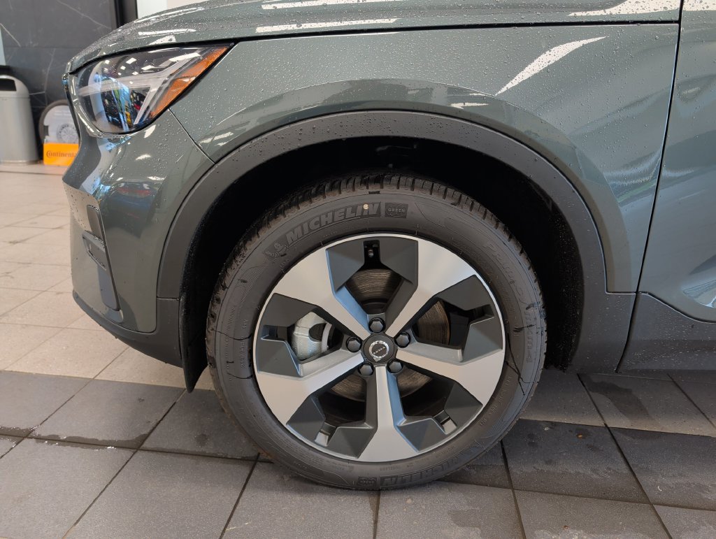 New 2026 Volvo XC40 B5 Core w/ Climate Package AWD/4WD image 34