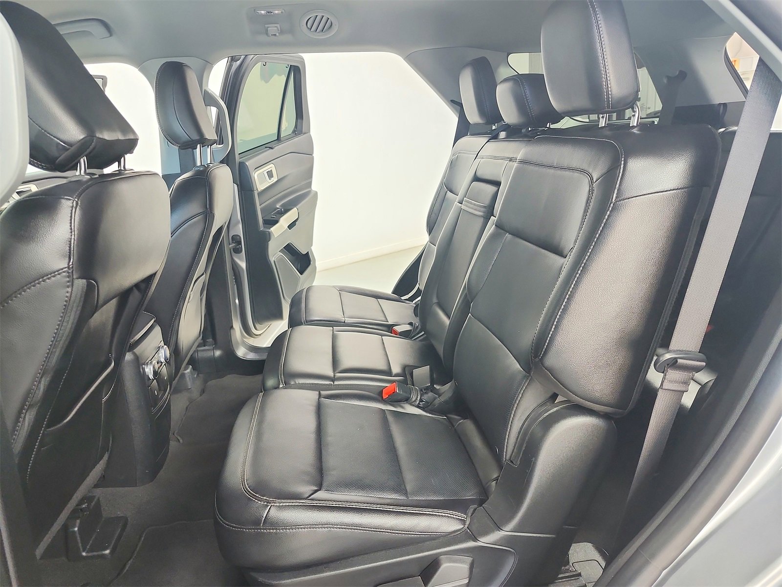 Used 2023 Ford Explorer Limited image 34