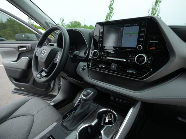 Used 2020 Toyota Highlander Limited FWD image 33