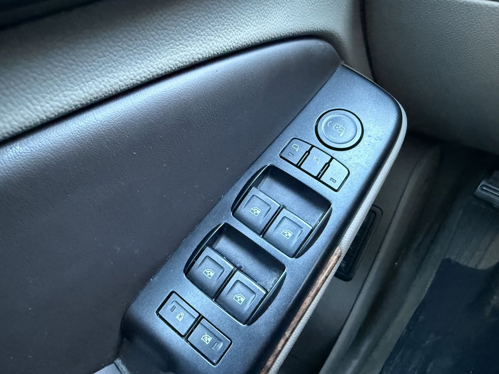 Used 2015 Chevrolet Suburban LTZ image 38