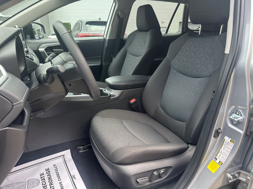 Used 2025 Toyota RAV4 XLE w/ Convenience Package AWD/4WD image 34