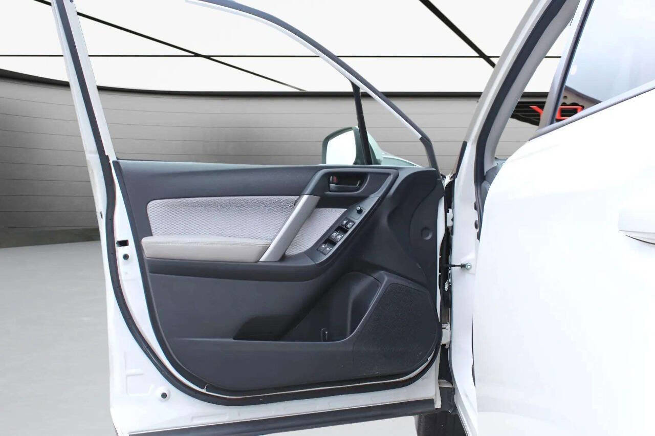 Used 2017 Subaru Forester 2.5i Premium w/ All-Weather Package image 14