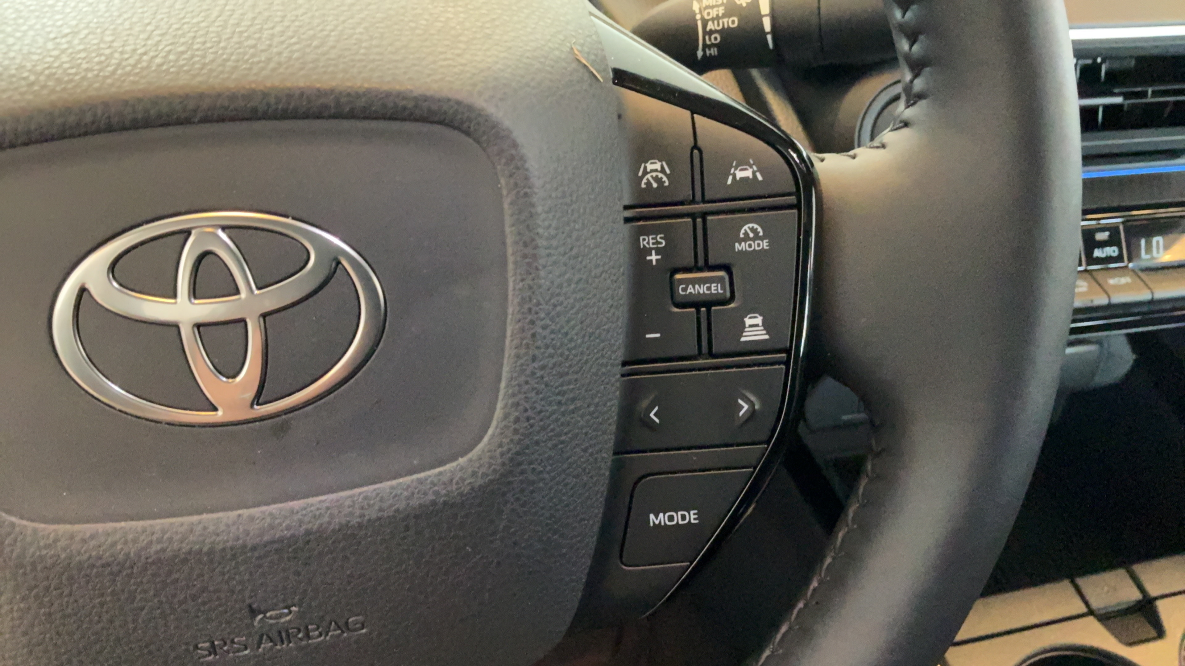 Certified 2025 Toyota Prius XLE FWD image 17