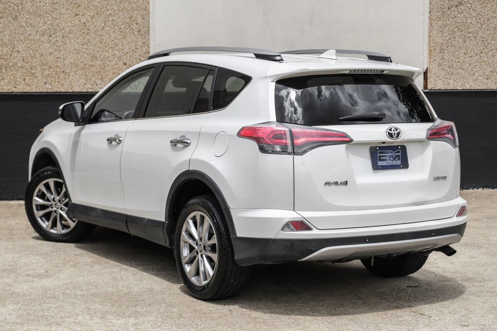 Used 2017 Toyota RAV4 Limited FWD image 10