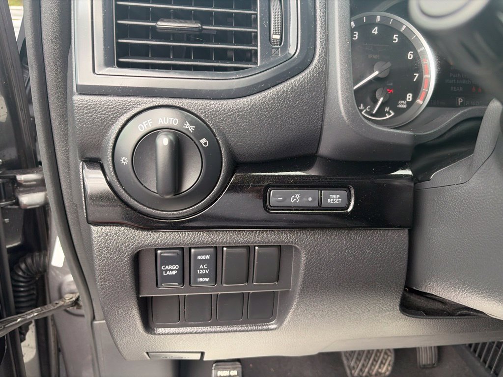 Used 2024 Nissan Titan SV w/ SV Convenience Package AWD/4WD image 19