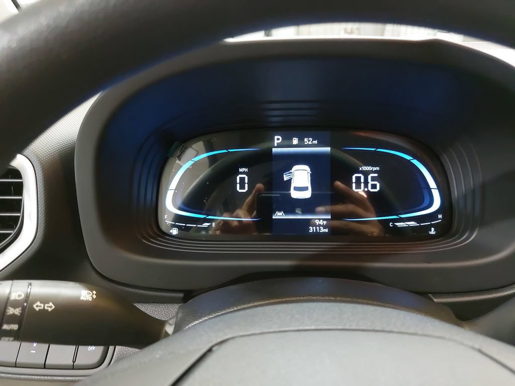 Certified 2025 Hyundai Venue SE FWD image 20