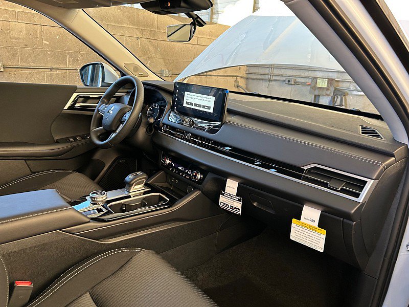 New 2026 Mitsubishi Outlander SE FWD image 29