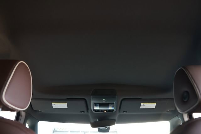 Used 2025 Volkswagen ID. Buzz Pro S RWD image 31