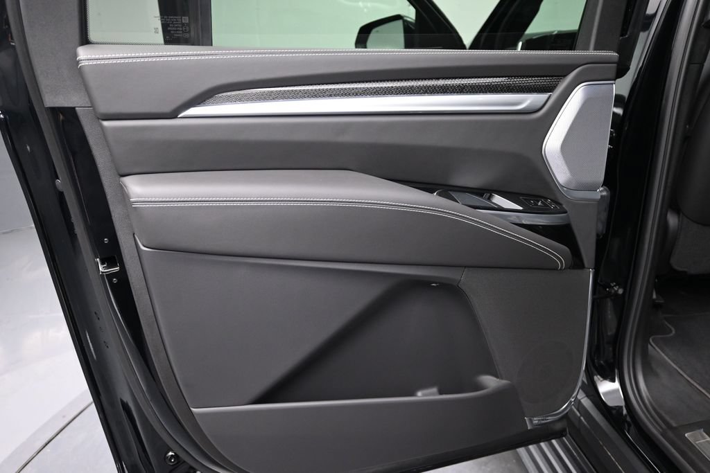New 2026 Cadillac Escalade ESV V AWD/4WD image 15