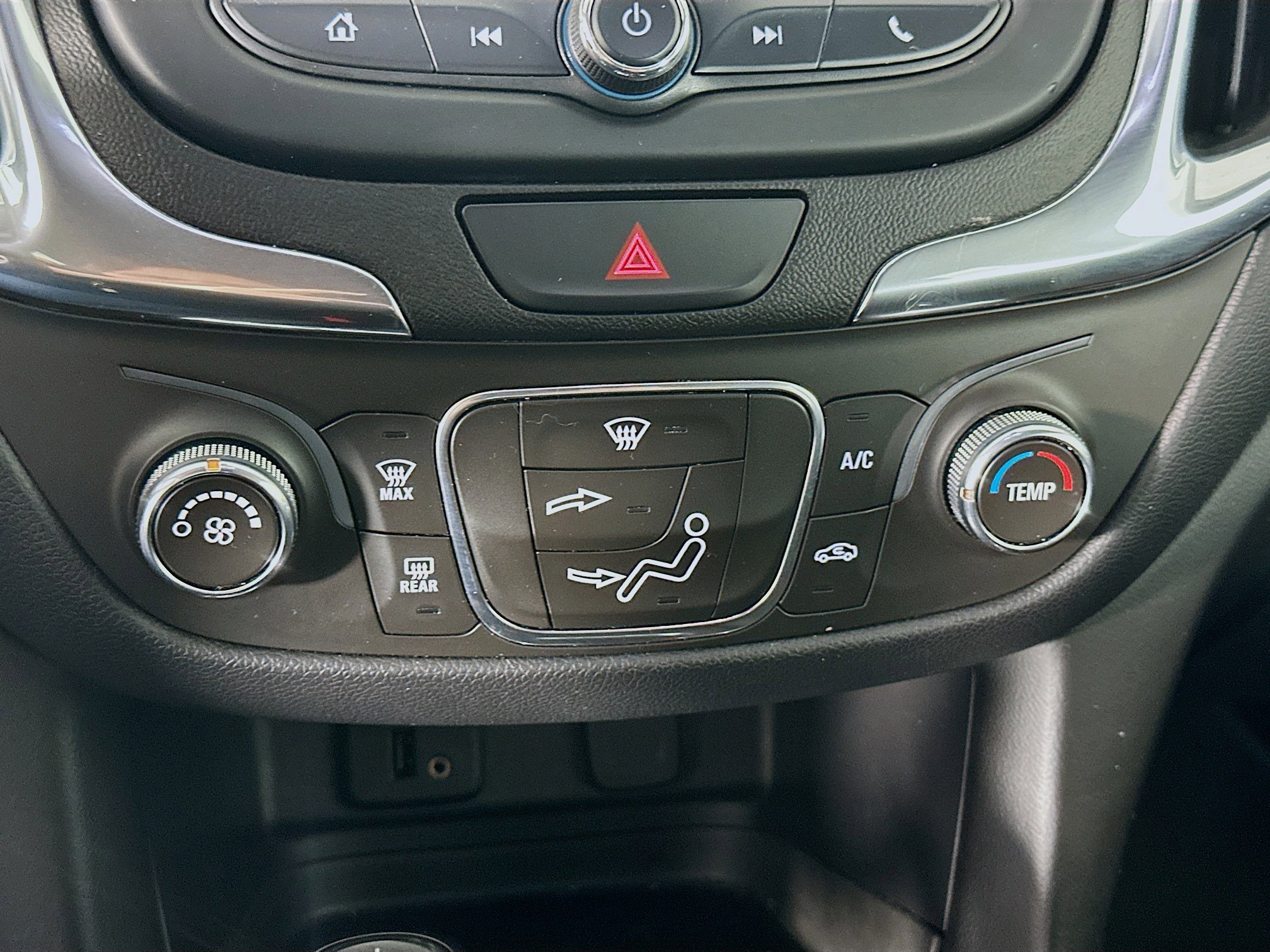 Used 2018 Chevrolet Equinox LT image 22