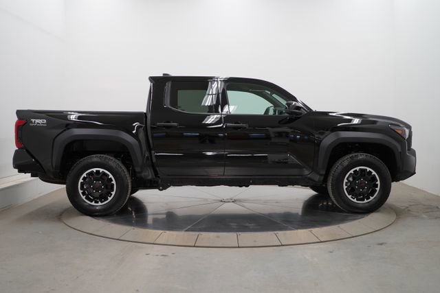 Used 2025 Toyota Tacoma TRD Off-Road image 8