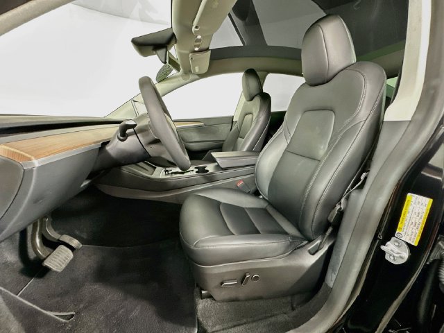 Used 2023 Tesla Model Y AWD image 4