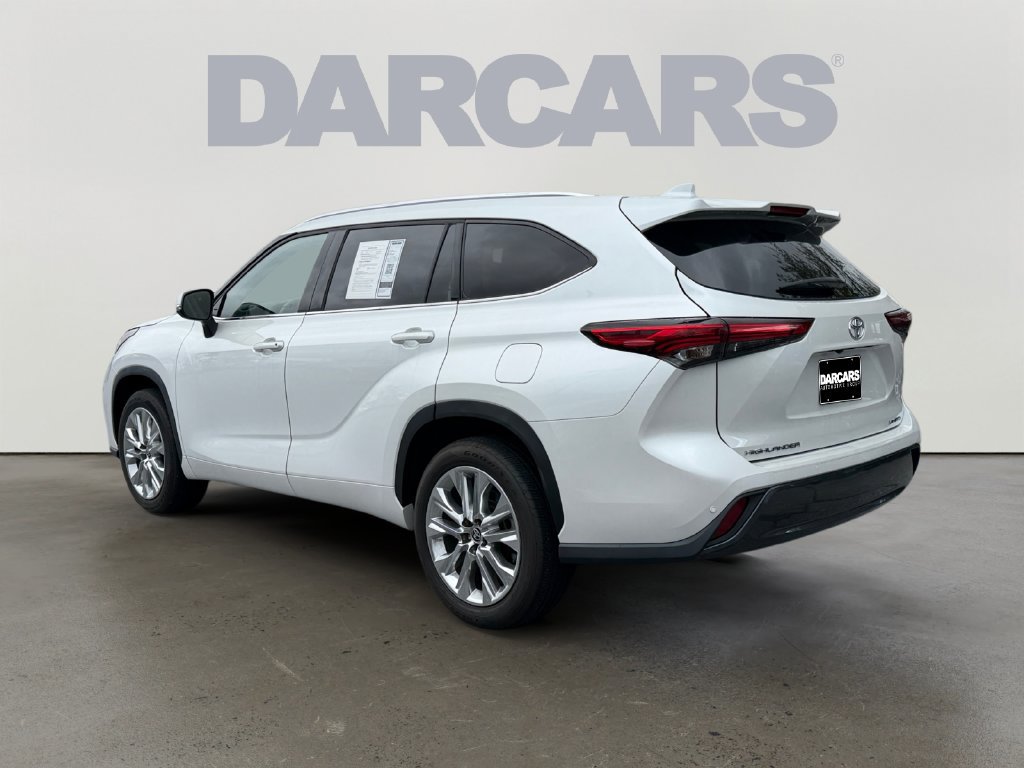 Used 2023 Toyota Highlander Limited FWD image 5